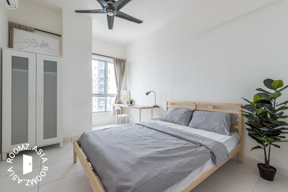 Balcony room for rent at Elite Height