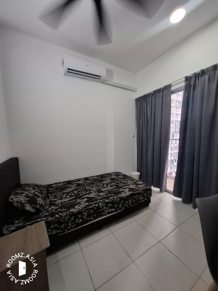 Vista Wira Section 2 Walking Distance to @ LRT Taman Melati, Big Room Mixed Gender Unit For Rent