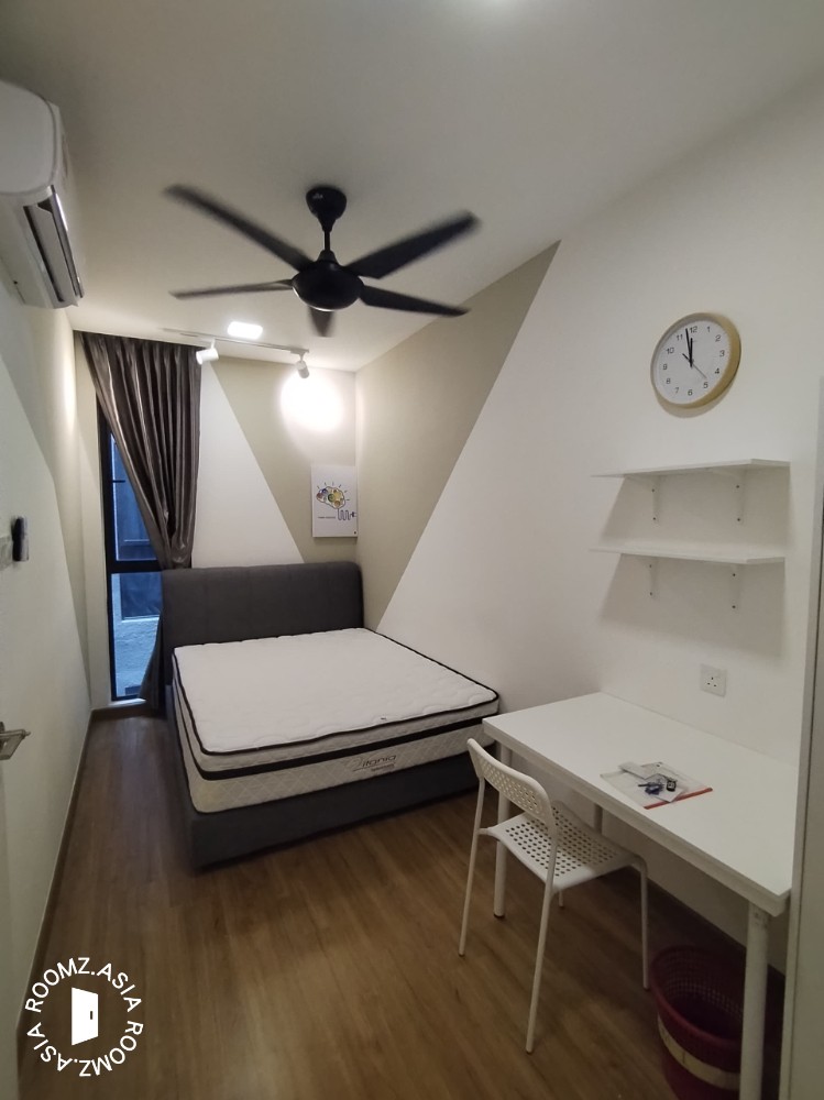 Middle room for rent at AraTre' Residences (Original Non Partition Room)