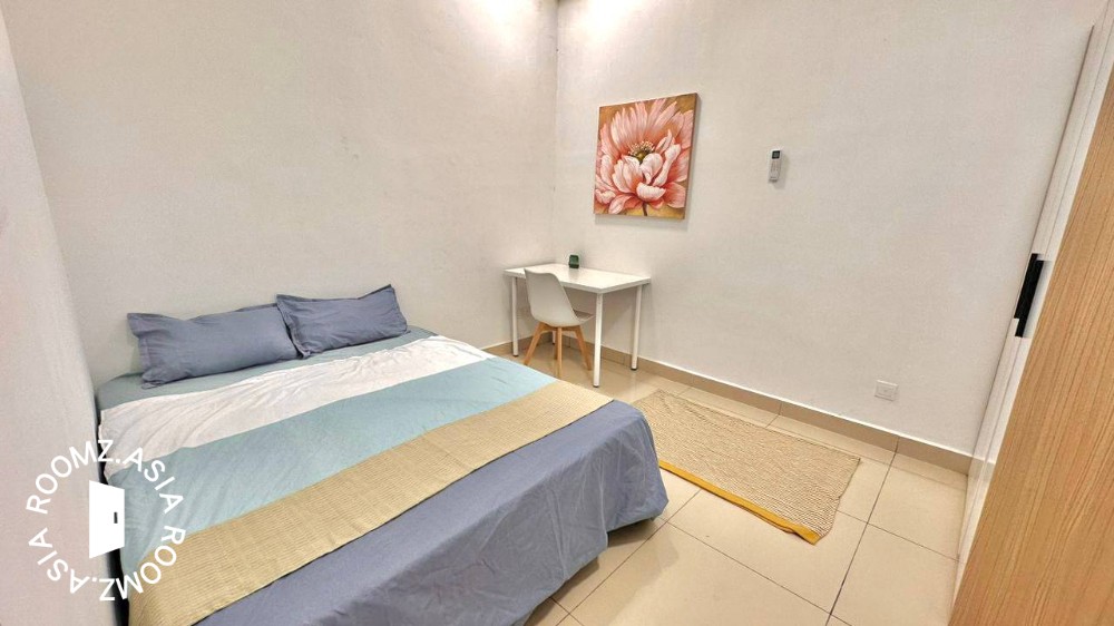 Middle room for rent at Taman Emas Dengkil near UITM Dengkil,Kota Warisan,Xiamen University,Cyberjaya,Mitsui,KLIA,Mall,Restaurant,Hospital