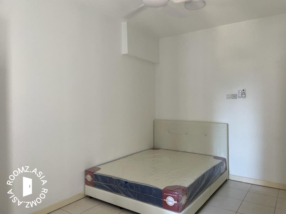 Female only-Master room for rent at Cova Villa Kota Damansara. Near Segi college, MRT Kota Damansara and Thompson Hospital