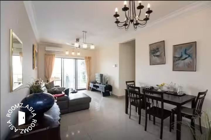 Middle room for rent at