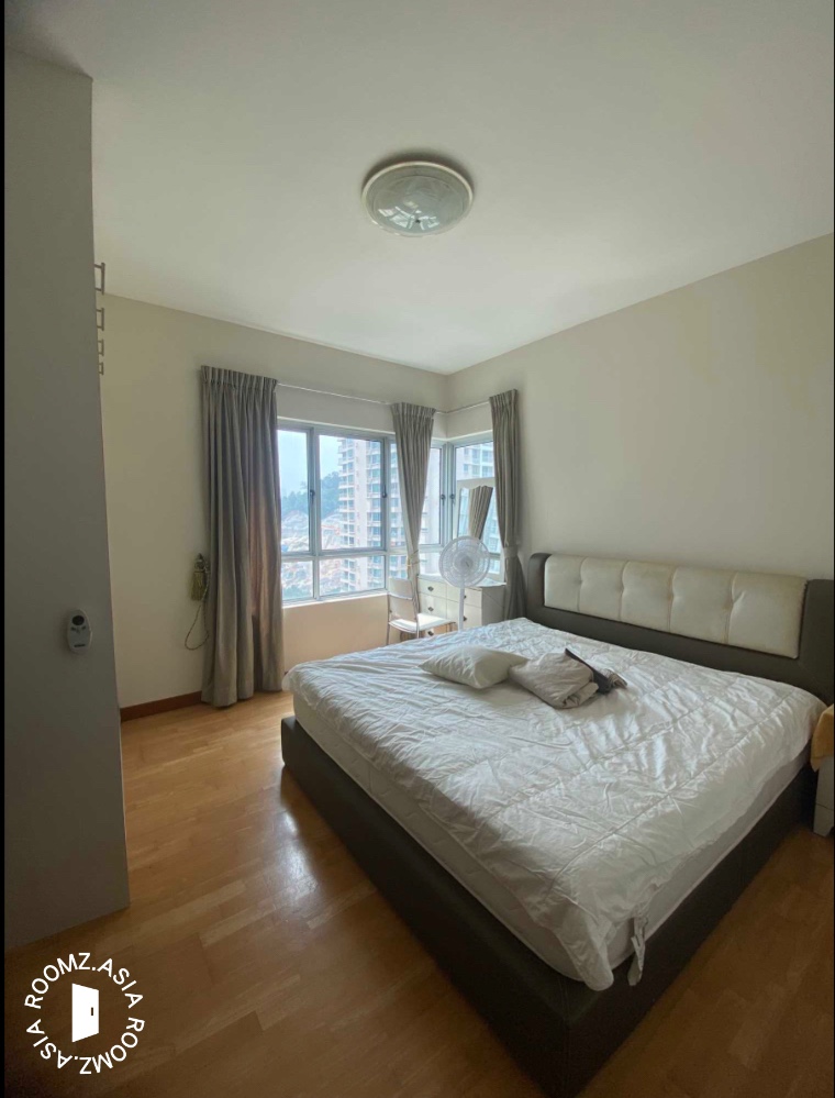 Studio room for rent at with private 🛁bathroom