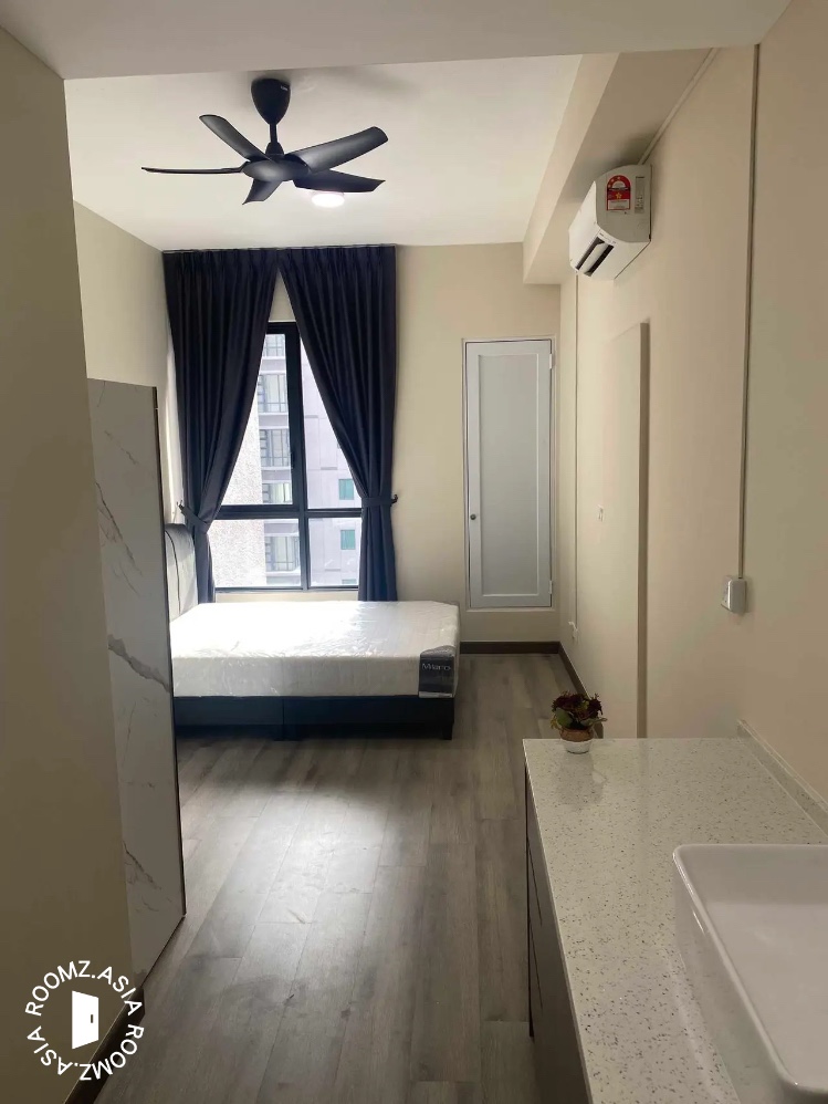 Studio room for rent at with private 🛁bathroom