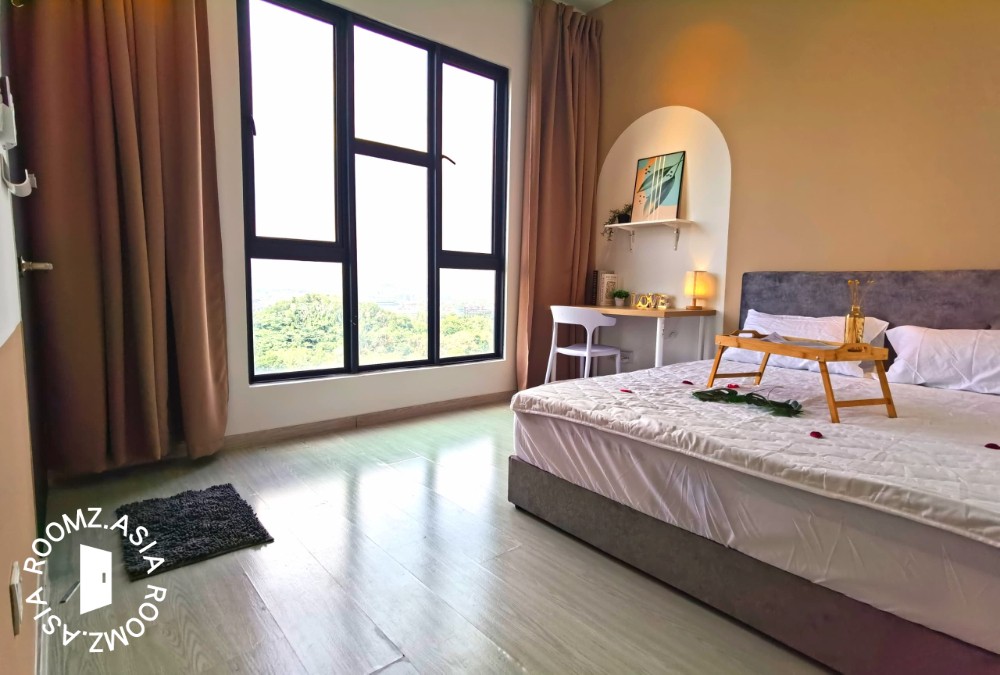 😍 Spacious Furnished Middle Room at SHAFTSBURY Residence‼️ 2 mins walking to Shaftsbury Square,MCMC and MDEC ‼️