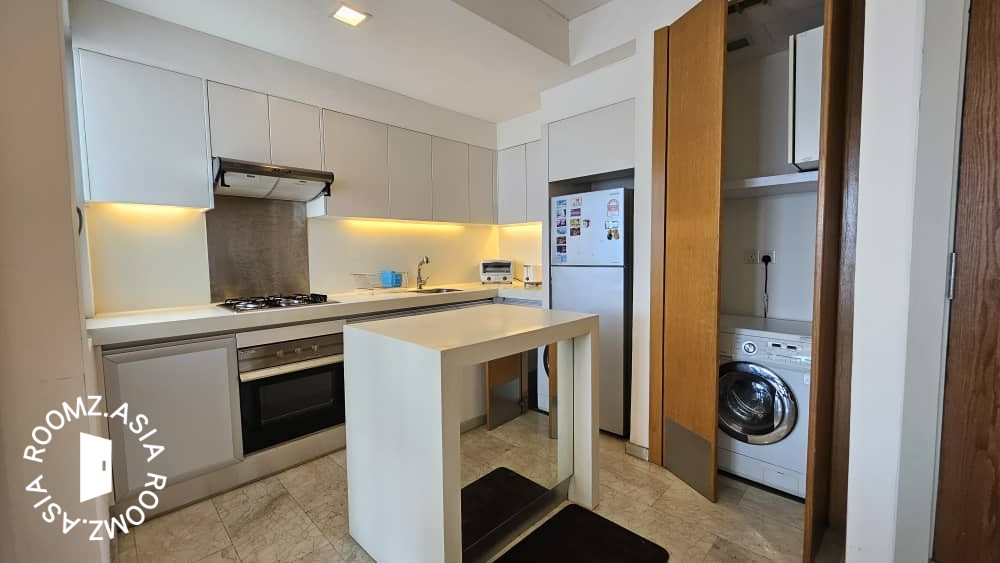 Middle room for rent at MyHabitat Near Intermark Mall