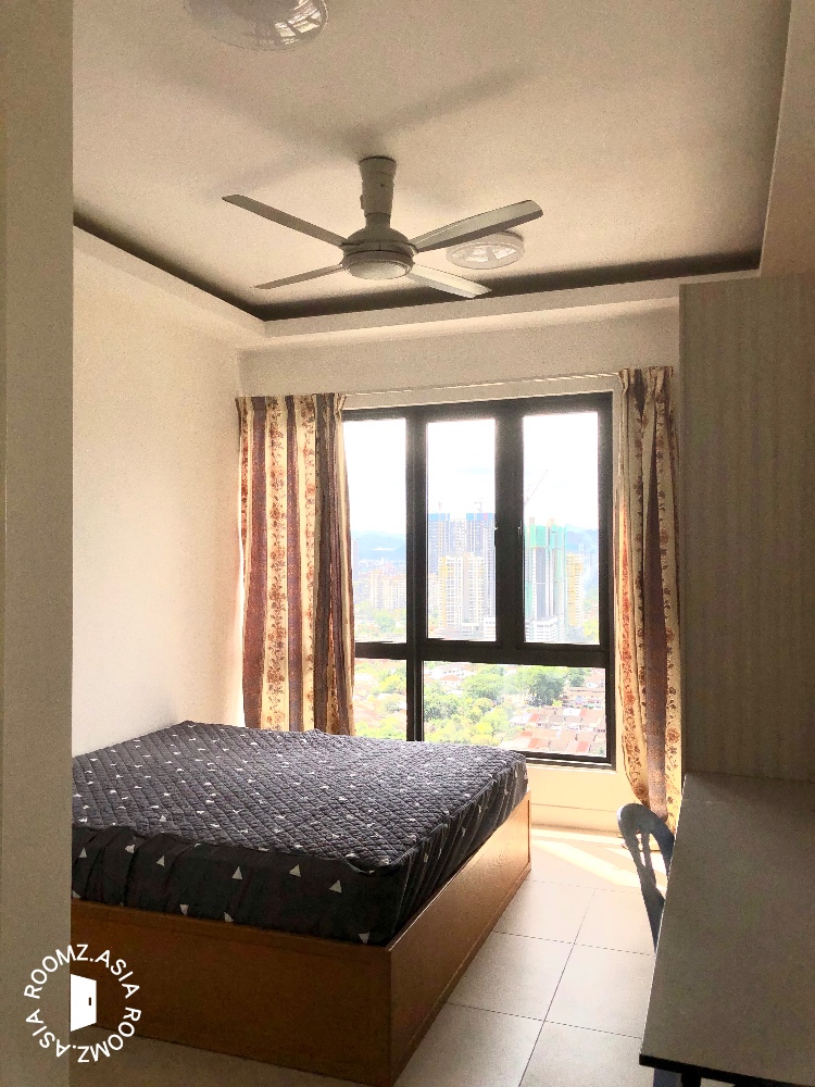 Master room for rent at with private 🛁bathroom prefer 👩female