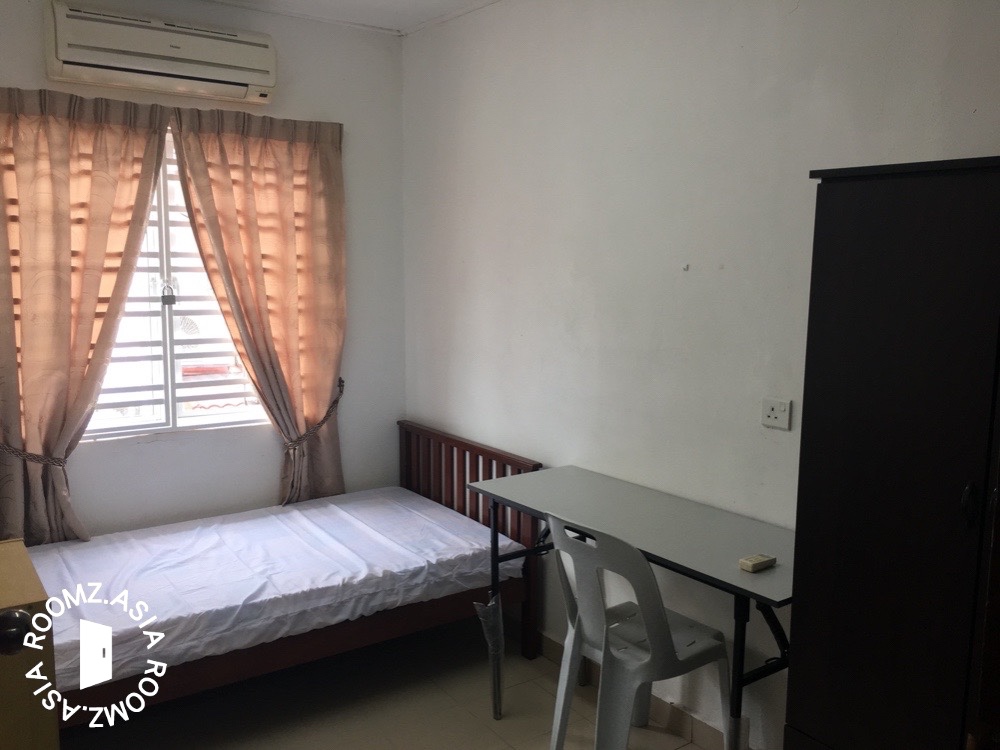 Studio room for rent at Jalan SS 15/5g with private 🛁bathroom