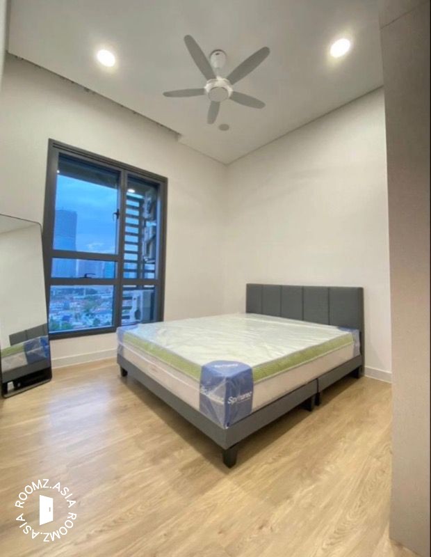 Single room for rent at with private 🛁bathroom