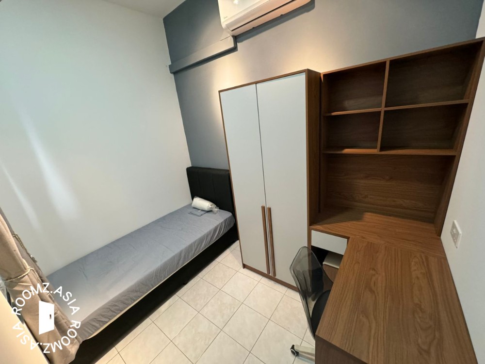 Room For rent at Bukit Jalil Area less then 5 min walk to Awan Besar LRT station