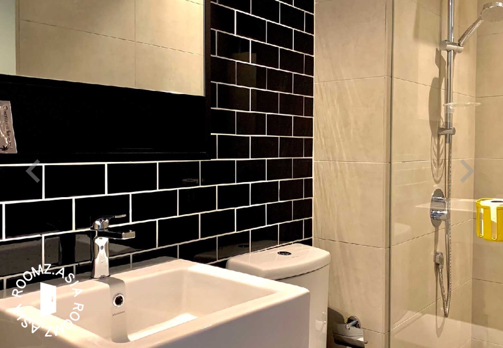 A condo common room with a private bathroom for the tenant's own use. +60 16 408 0645 Looking for a happy, great tenant to make this cute and place home! Interested tenants should Message the landlord on WhatsApp : +60 16 408 0645 direct owner