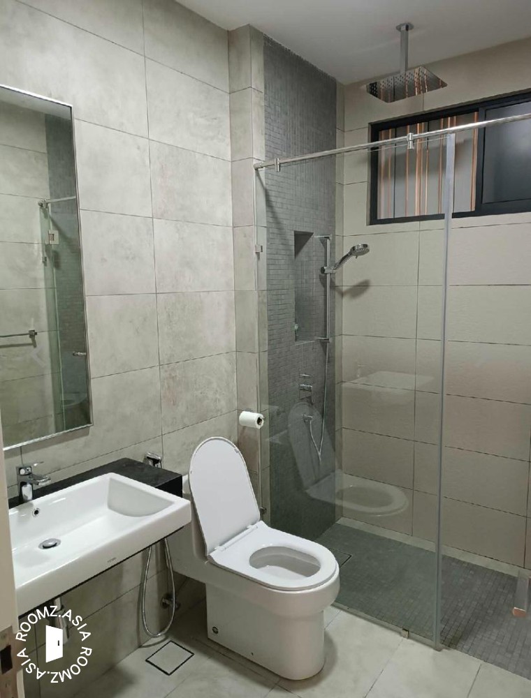 Single room for rent at with private 🛁bathroom