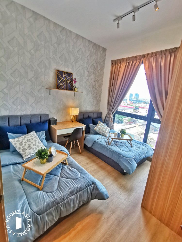 Master room for rent at The Grand SS13