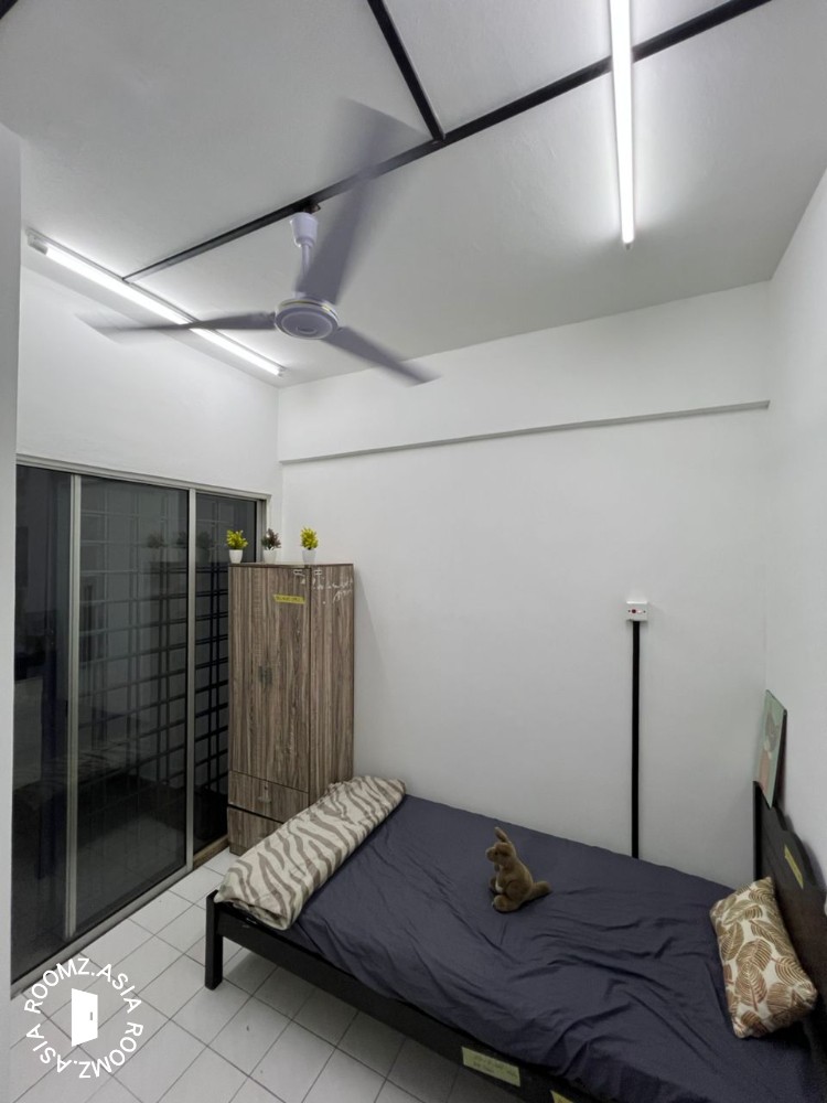 🌟 Well-Designed Room + High-Speed WiFi – Ideal for Work & Living!