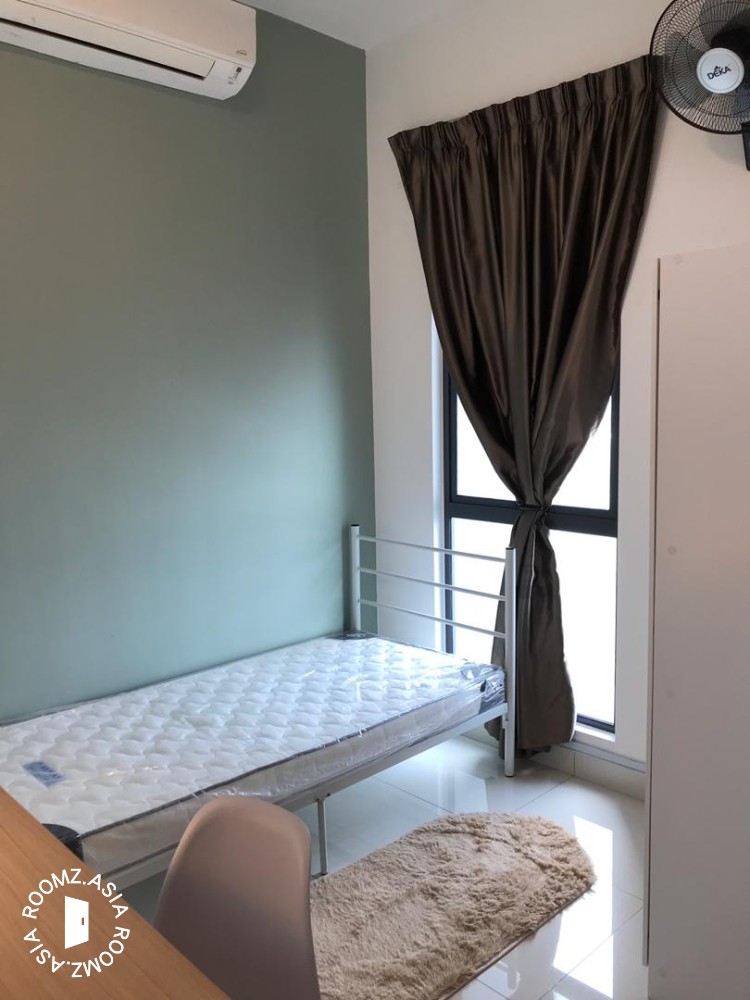 8 Kinrara Cozy Single room for rent