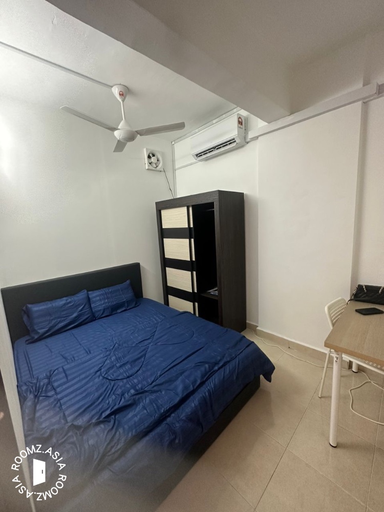 Middle room for rent at D Piazza Condominium