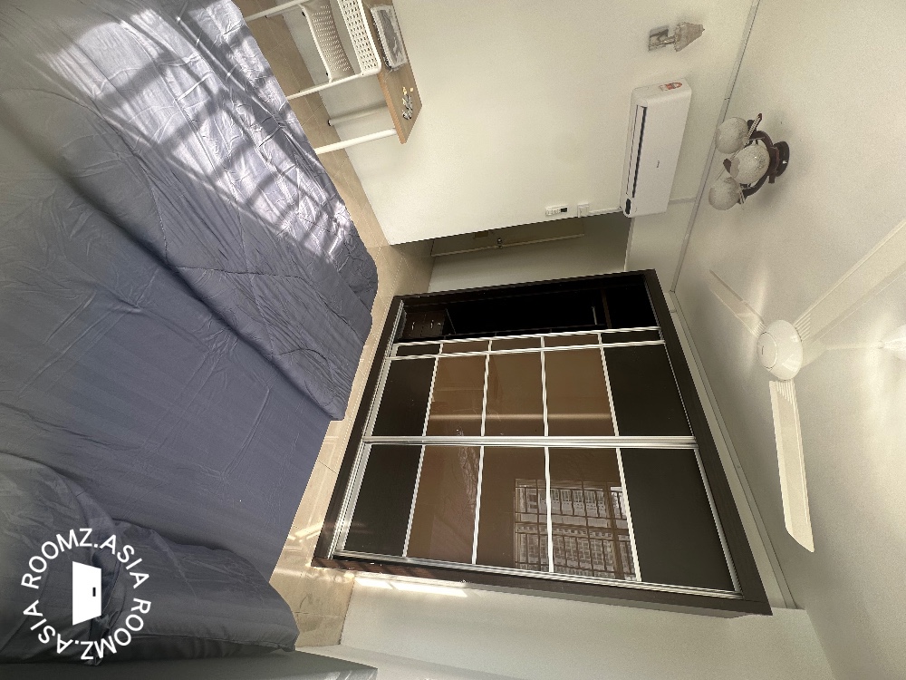 Master room for rent at with private 🛁bathroom