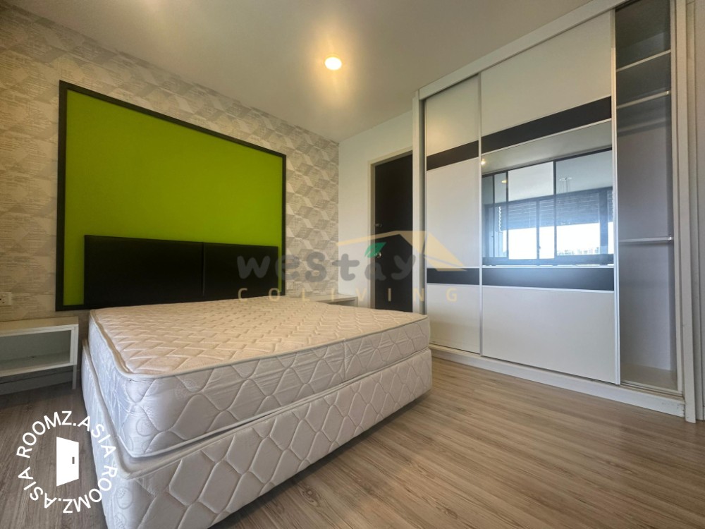 Master room for rent at D'Latour