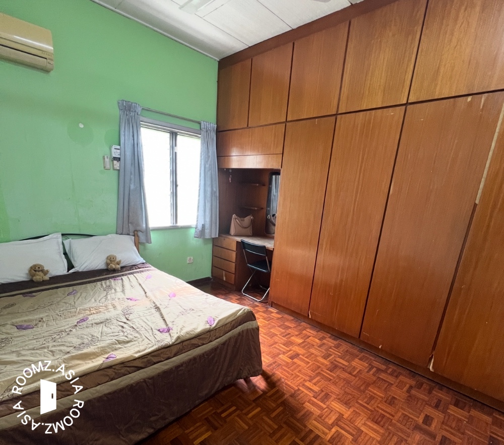 Kajang Middle room for rent at prefer 👩female