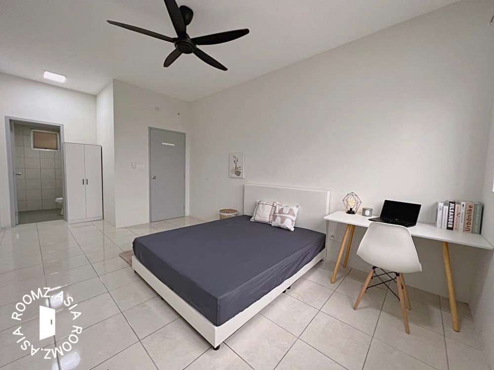 All Female Master room for rent IN PLATINUM OUG include utilities