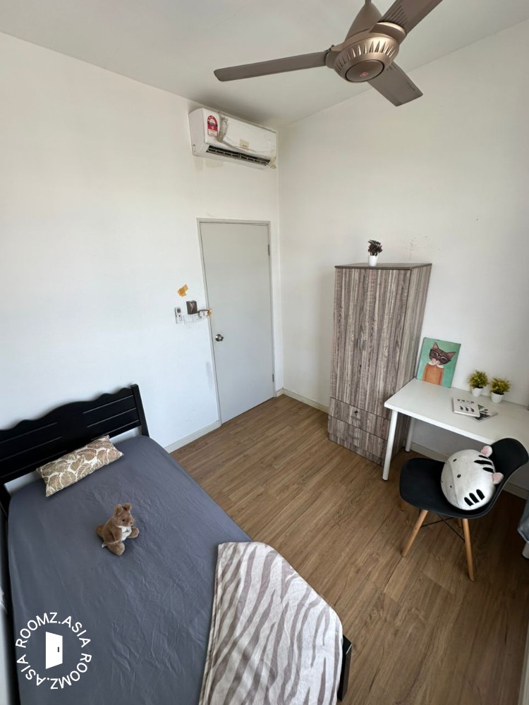 🏙️ High-Floor Unit with Stunning Views – Peaceful & Comfortable!