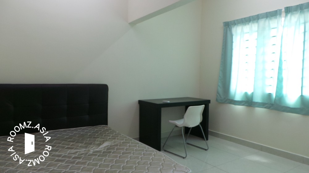 Middle room for rent at Subang Jaya SS15 with private 🛁bathroom