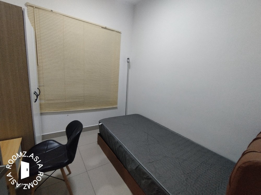 Single room for rent at kota kemuning prefer 👩female