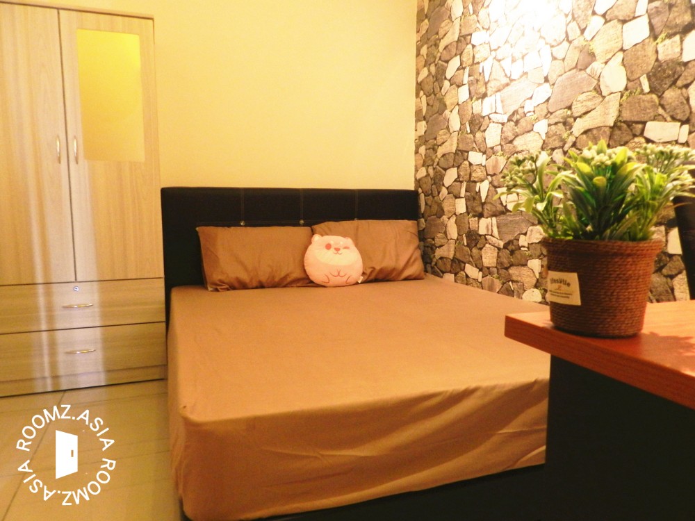 Setia Walk - Female Medium Room (Near LRT , Bandar Puteri,PFCC, SetiaWalk)