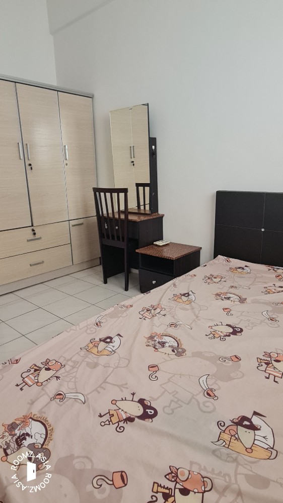 Middle room for rent at prefer 👩female