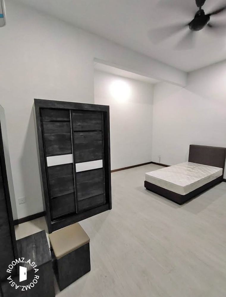 Single room for rent at with private 🛁bathroom