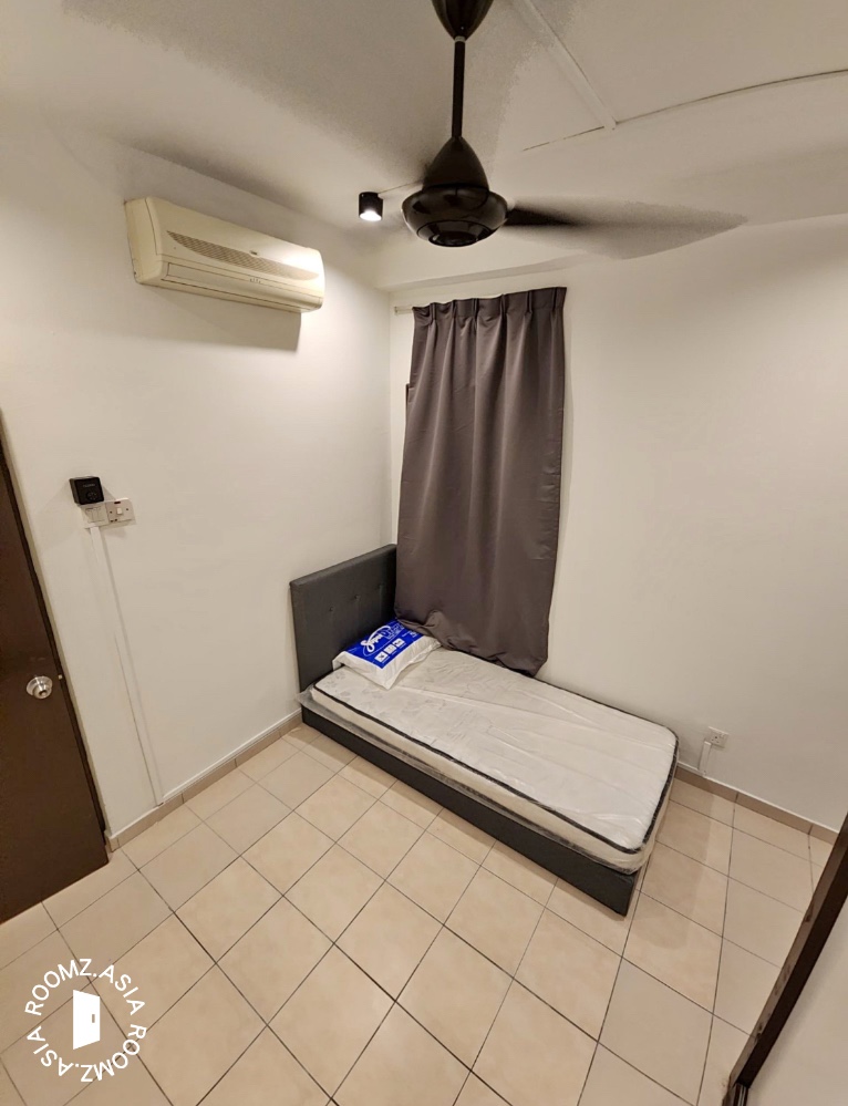 Single room for rent at with private 🛁bathroom