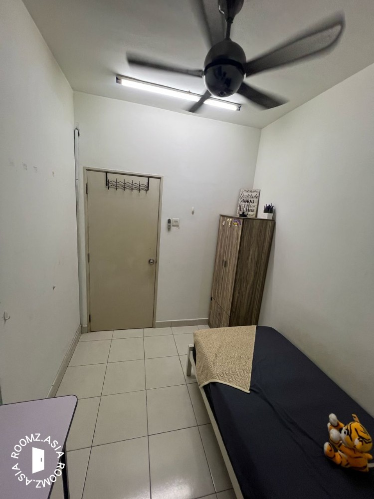 🌞 Spacious & Bright Room – Perfect for a Comfortable Stay!