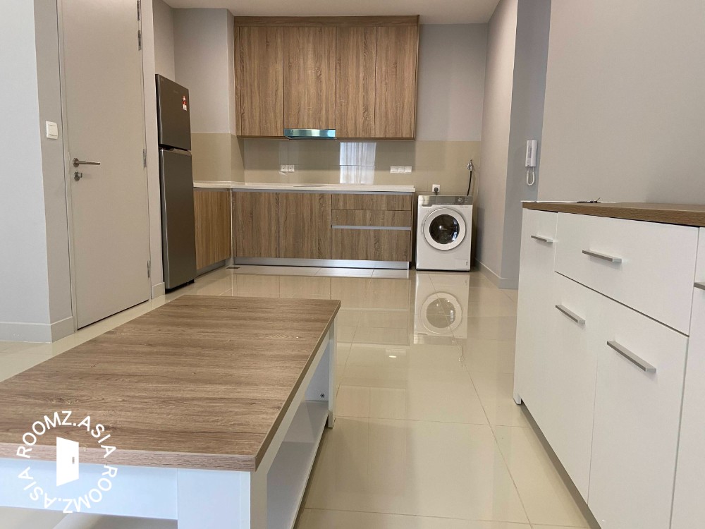 Studio room for rent at with private 🛁bathroom