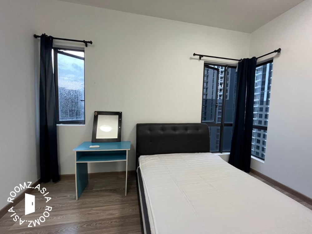 (Female) Master room for rent, included water & internet