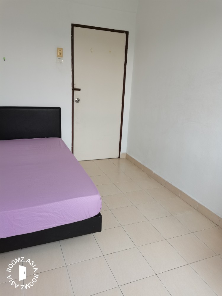 Small room to rent behind Aeon Shopping Kepong