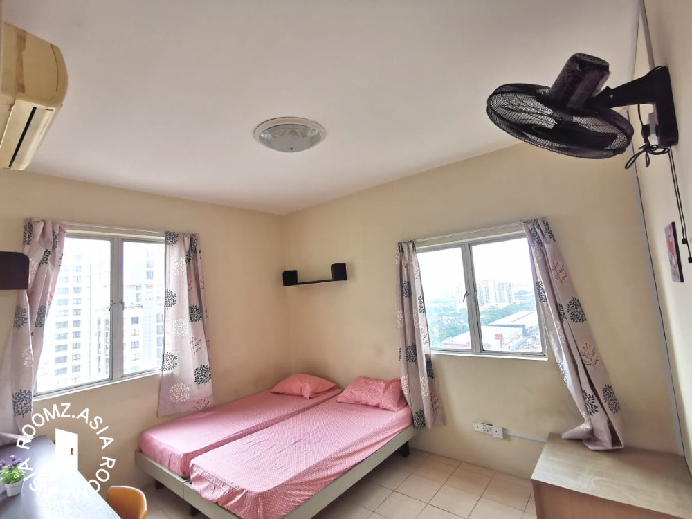 (FREE 1 MONTH) USJ 1 Female Master Room Casa Subang Near Mydin Damen Segi BRT