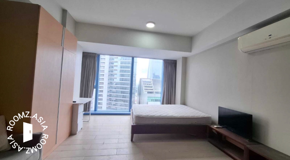 Studio room for rent with private 🛁bathroom