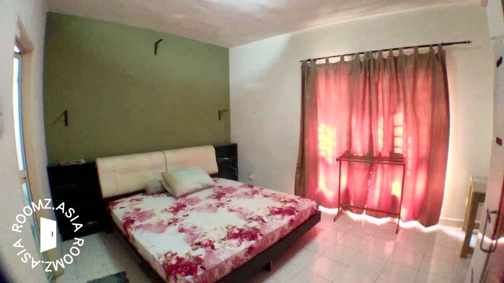 Master room for rent at Palm Spring Condo with private bathroom 🚊MRT SURIAN nearby